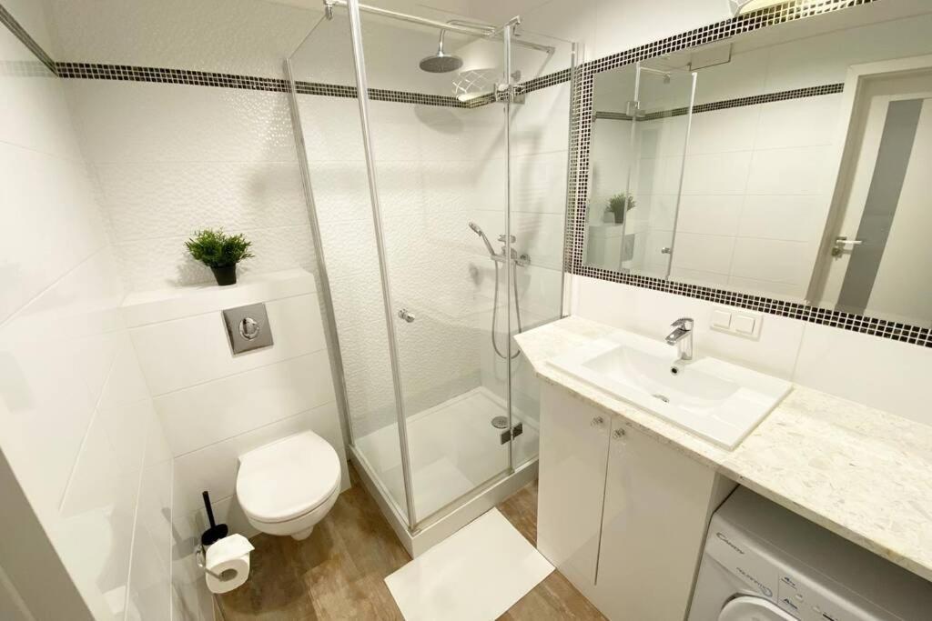 ורשה Exclusive 2Br! Apartment Near City Center +Netflix מראה חיצוני תמונה
